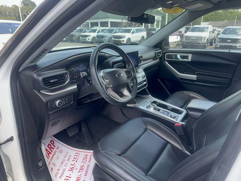 Used 2022 Ford Explorer XLT w/ Equipment Group 202A AWD/4WD image 5