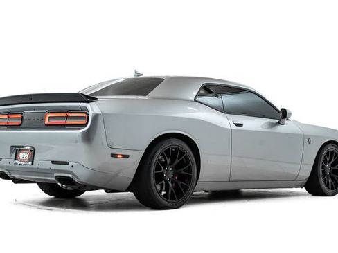 Used 2016 Dodge Challenger SRT Hellcat RWD image 4