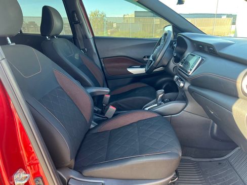 Used 2019 Nissan Kicks SR w/ Interior Electronics Package FWD image 30
