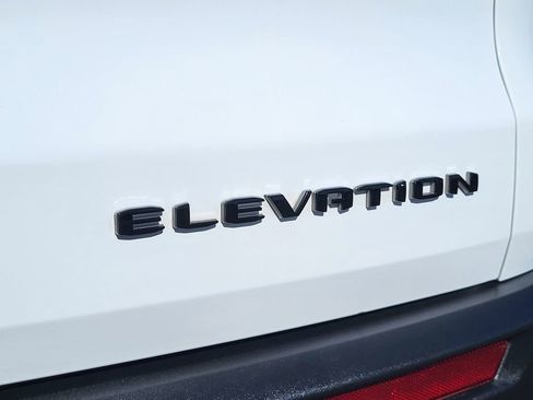 Used 2024 GMC Acadia Elevation image 9