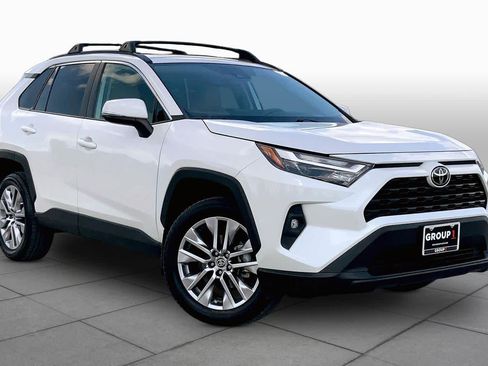 Used 2022 Toyota RAV4 XLE Premium FWD image 3