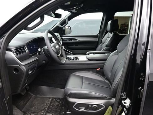 New 2026 Jeep Grand Wagoneer Limited AWD/4WD image 18