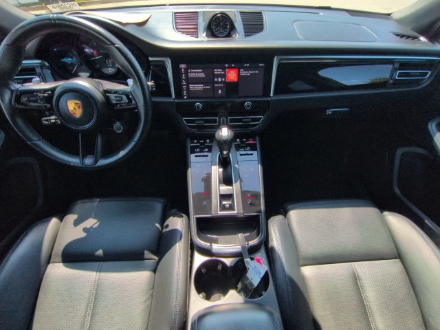 Used 2023 Porsche Macan Turbo AWD/4WD image 17