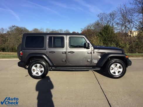 Used 2019 Jeep Wrangler Unlimited Sport S image 2