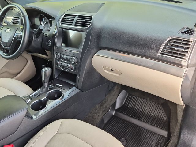 Used 2018 Ford Explorer XLT w/ Equipment Group 202A AWD/4WD image 21