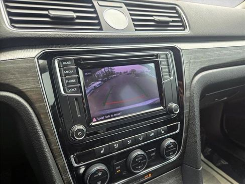 Used 2017 Volkswagen Passat 1.8T SE image 22