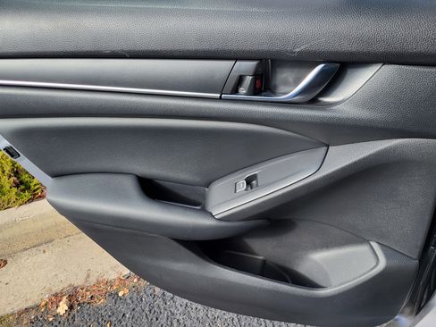 Used 2022 Honda Accord Sport image 11