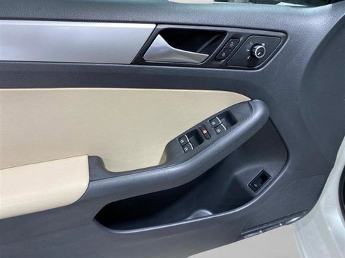 Used 2014 Volkswagen Jetta SE FWD image 8