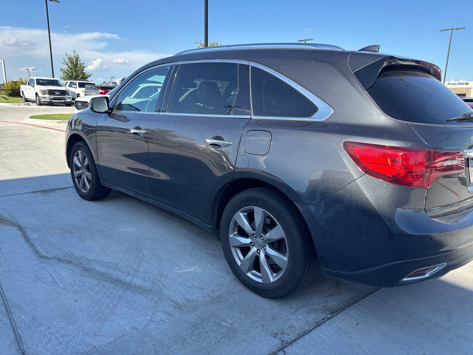 Used 2015 Acura MDX w/ Advance & Entertainment Pkg FWD image 4