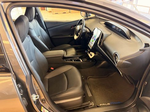 Used 2017 Toyota Prius Prime Premium image 21