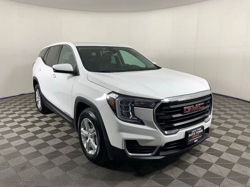Used 2024 GMC Terrain SLE FWD image 1