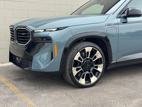 Used 2023 BMW XM AWD/4WD image 2