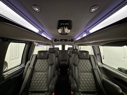 Used 2022 GMC Savana 2500 Extended w/ Enhanced Convenience Package image 3