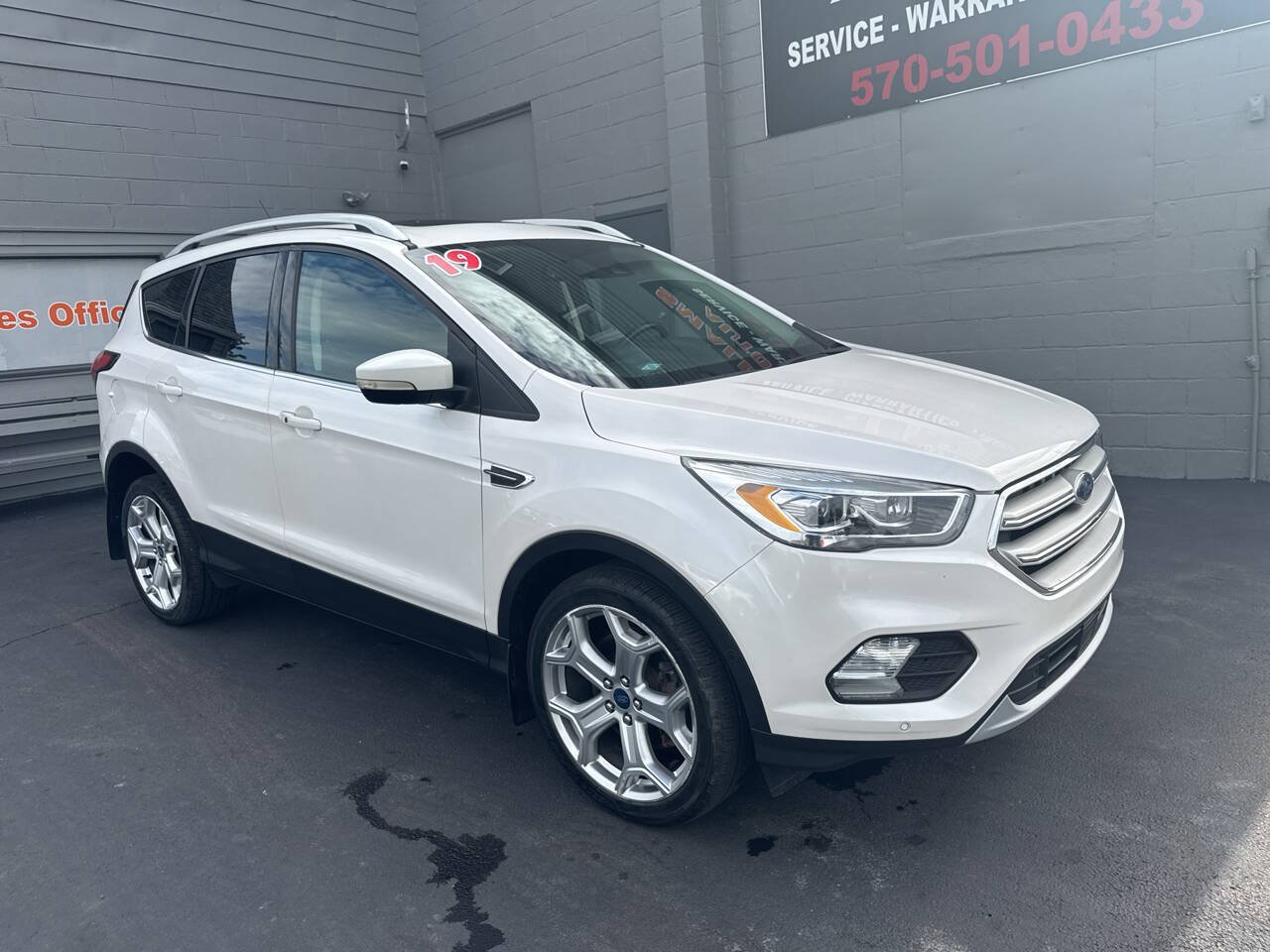 Used 2019 Ford Escape Titanium AWD/4WD image 1