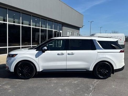 Used 2024 Kia Carnival SX Prestige image 4