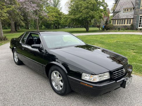 Used 2002 Cadillac Eldorado Touring w/ Preffered Equipment Group FWD image 3