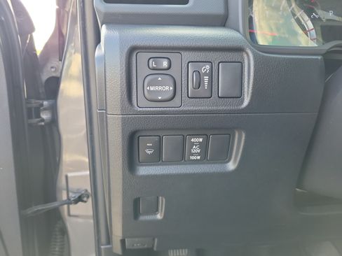 Used 2014 Toyota 4Runner SR5 AWD/4WD image 22