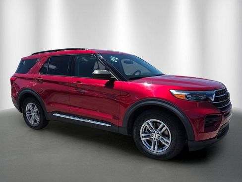 Used 2022 Ford Explorer XLT RWD image 2