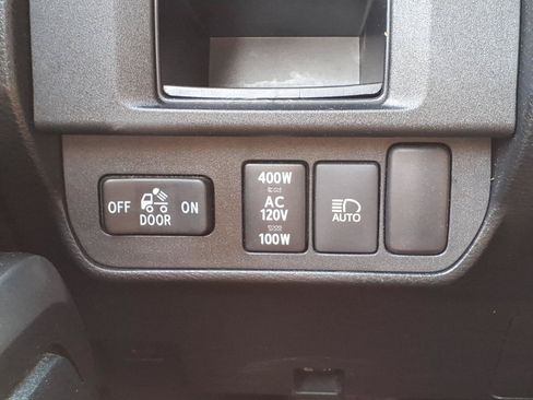 Used 2018 Toyota Tacoma TRD Sport AWD/4WD image 27