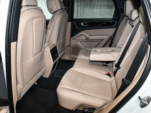 Used 2023 Porsche Cayenne AWD/4WD image 45