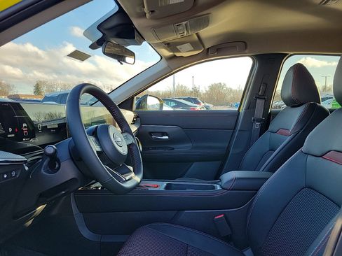 Used 2025 Nissan Kicks SR image 15