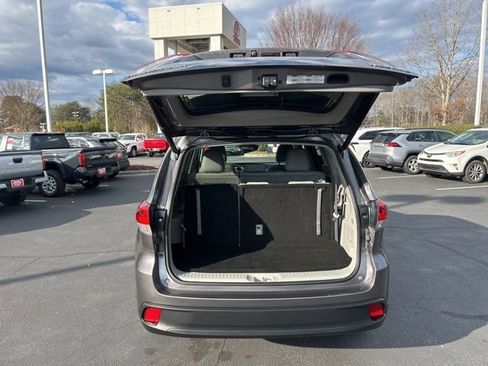 Used 2019 Toyota Highlander XLE image 7