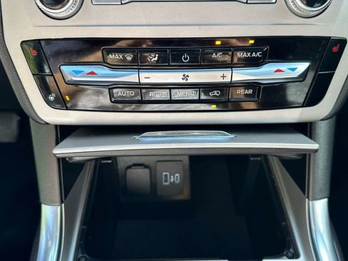 Used 2024 Ford Explorer XLT w/ Equipment Group 202A AWD/4WD image 36