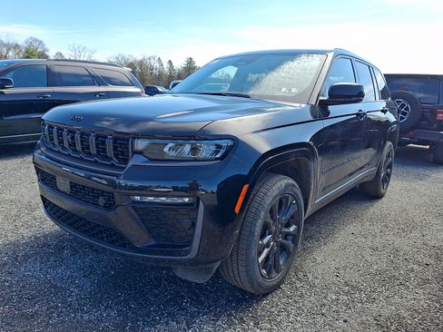 New 2026 Jeep Grand Cherokee Limited Reserve AWD/4WD image 3