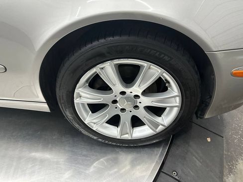 Used 2009 Mercedes-Benz E 350 Sedan image 9