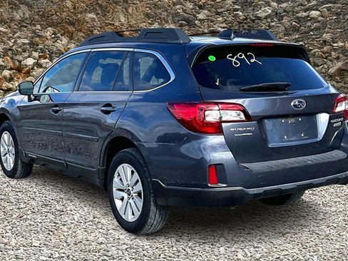 Used 2017 Subaru Outback 2.5i Premium image 11