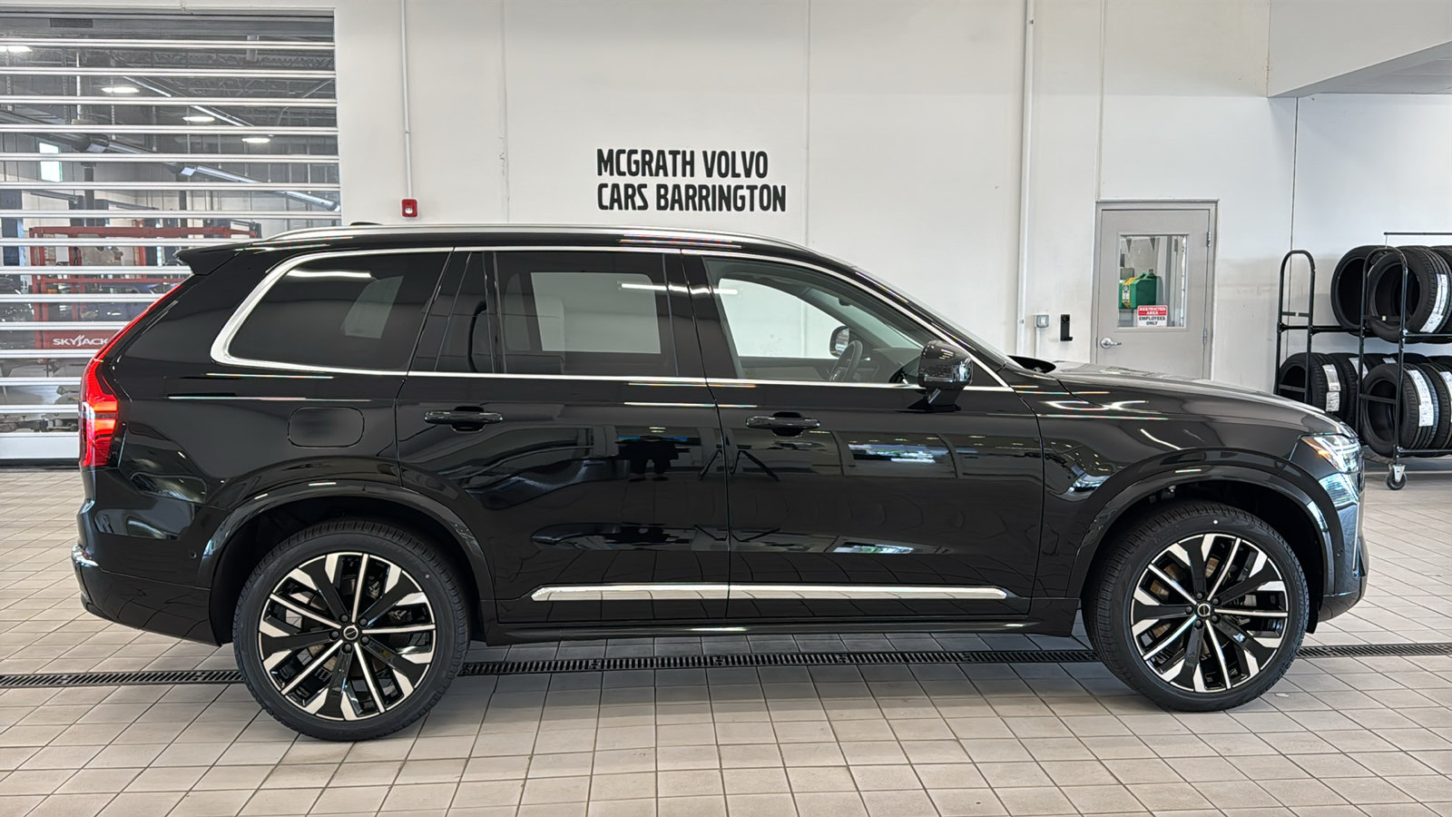 New 2026 Volvo XC90 T8 Plus w/ Protection Package AWD/4WD image 4