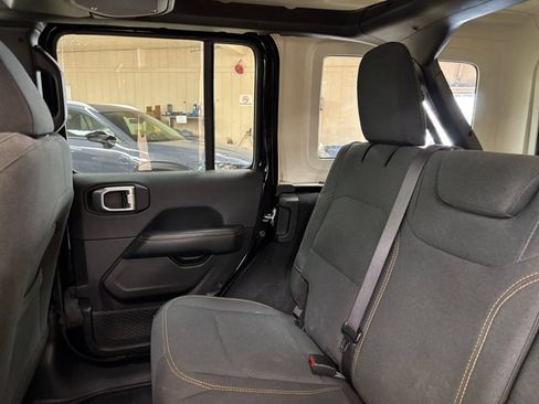 Used 2025 Jeep Wrangler Unlimited Sahara AWD/4WD image 39