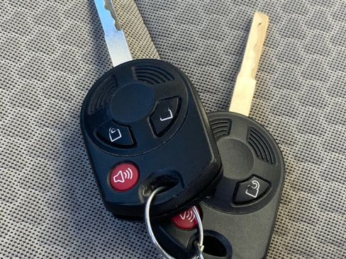 Used 2017 Ford Escape SE image 34