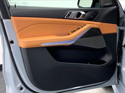 Used 2025 BMW X5 M60i image 23