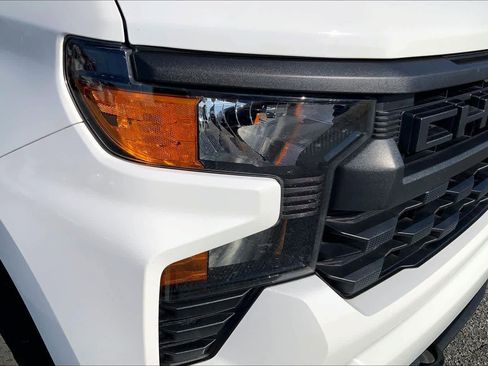 Used 2023 Chevrolet Silverado 1500 Custom image 24