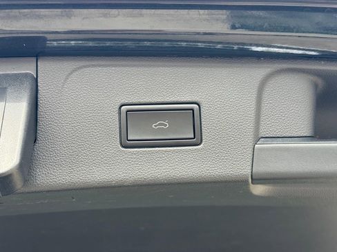 Used 2021 Volkswagen Atlas SEL Premium image 6