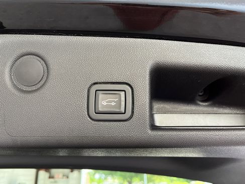 Used 2023 Chevrolet Equinox RS FWD image 10