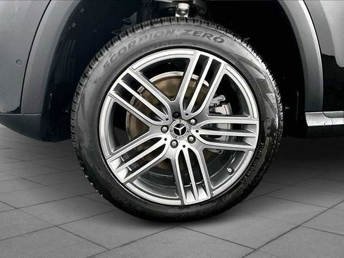 New 2025 Mercedes-Benz GLS 450 4MATIC image 16