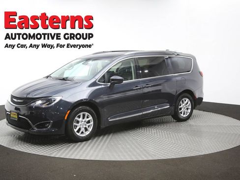 Used 2020 Chrysler Pacifica Touring-L FWD image 59