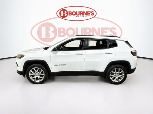 Used 2023 Jeep Compass Latitude AWD/4WD image 6