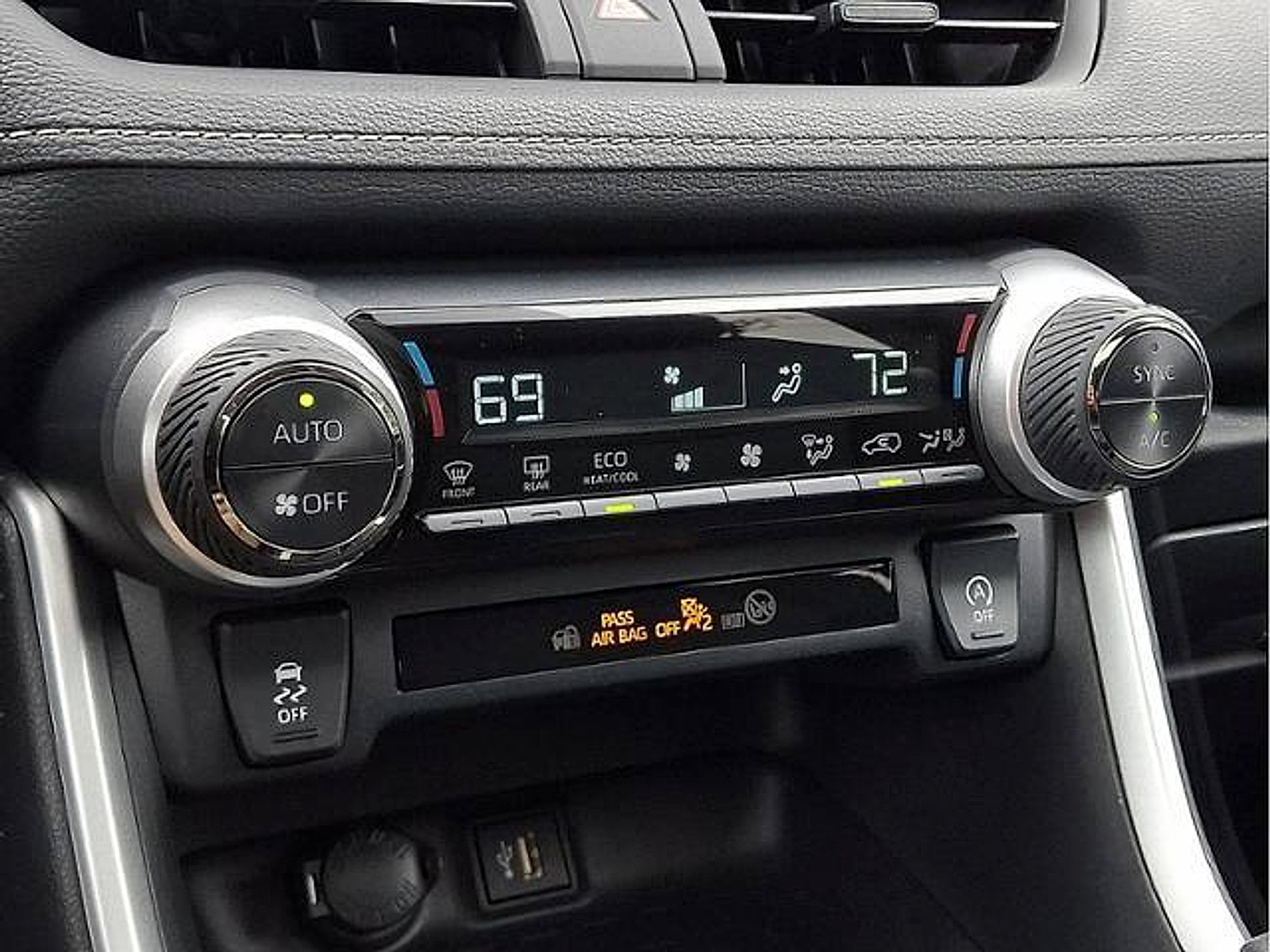 Used 2024 Toyota RAV4 XLE w/ Convenience Package FWD image 8