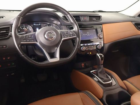 Used 2017 Nissan Rogue SL w/ SL Premium Package image 2