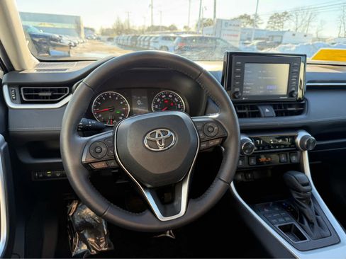Used 2021 Toyota RAV4 XLE w/ Convenience Package image 16