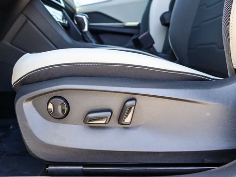 New 2025 Volkswagen Taos SE FWD image 21