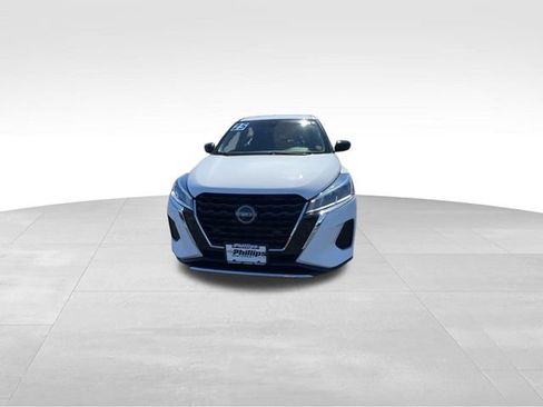 Used 2025 Nissan Kicks Play S image 3