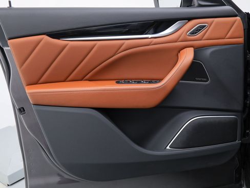 Certified 2023 Maserati Levante GT AWD/4WD image 13
