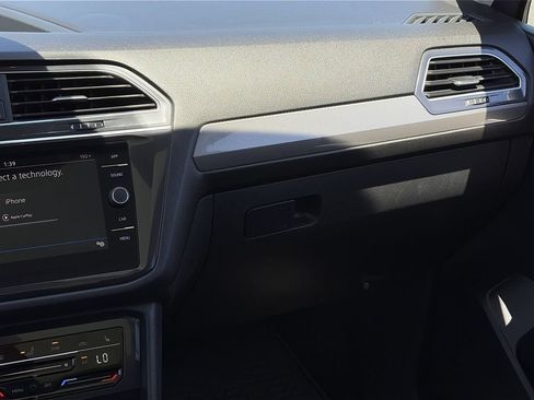 Used 2022 Volkswagen Tiguan SE FWD image 15