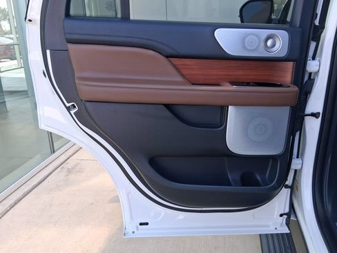 Used 2023 Lincoln Navigator Reserve RWD image 23