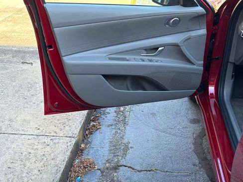 Used 2026 Hyundai Elantra Hybrid FWD image 18