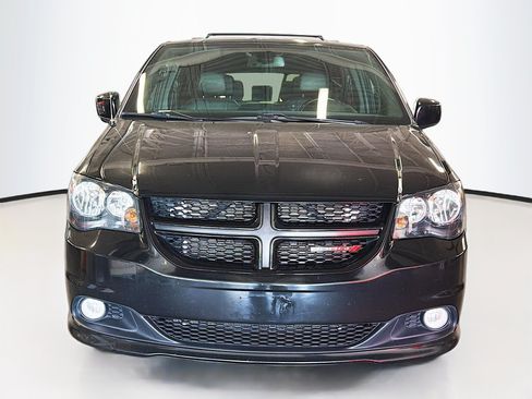 Used 2019 Dodge Grand Caravan GT FWD image 2
